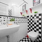 American Retro With Balcony Powisle By Renters アパート