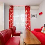 American Retro With Balcony Powisle By Renters アパート ワルシャワ