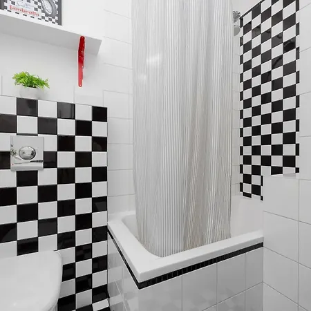 Leszczynska American Retro With Balcony Warsaw's Powisle By Renters Warsaw