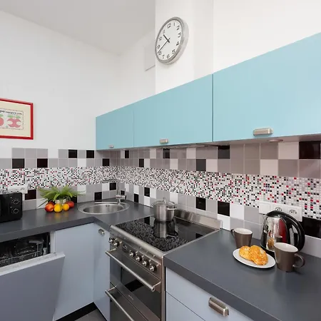 Leszczynska American Retro With Balcony Warsaw's Powisle By Renters Apartment