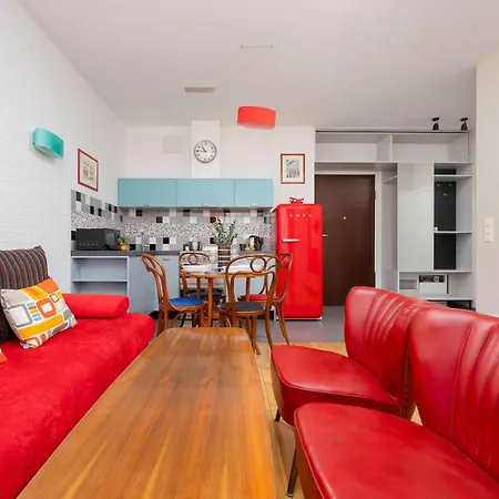 Leszczynska American Retro With Balcony Warsaw's Powisle By Renters *