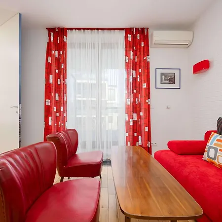Leszczynska American Retro With Balcony Warsaw's Powisle By Renters