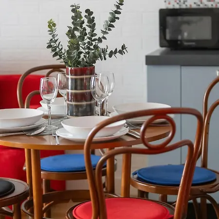 Apartment Leszczynska American Retro With Balcony Warsaw's Powisle By Renters