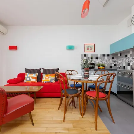 Apartment Leszczynska American Retro With Balcony Warsaw's Powisle By Renters