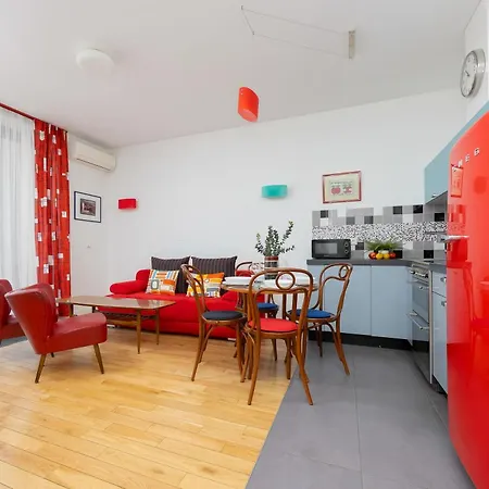 American Retro With Balcony Powisle By Renters *