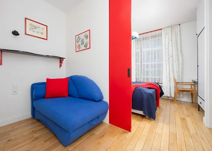 American Retro With Balcony Powisle By Renters