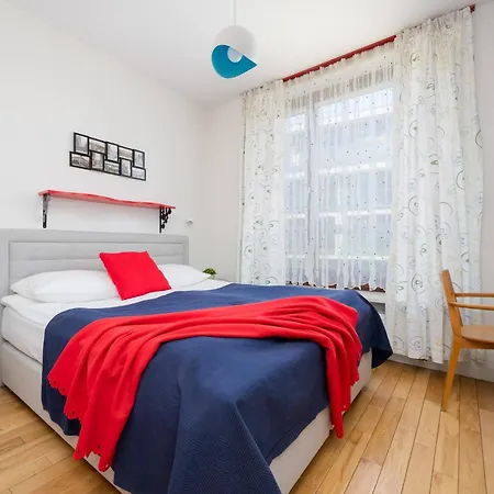 American Retro With Balcony Powisle By Renters