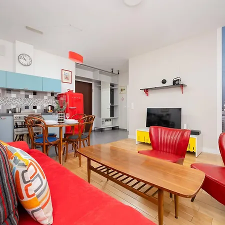 American Retro With Balcony Powisle By Renters