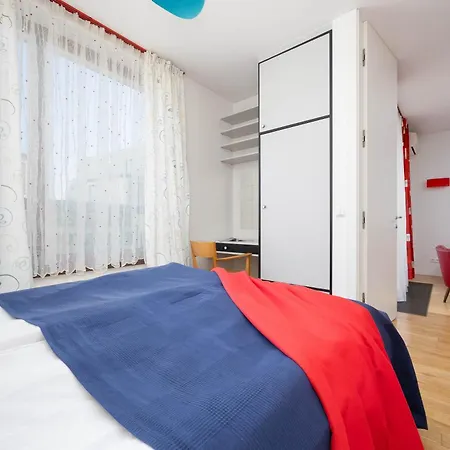 American Retro With Balcony Powisle By Renters